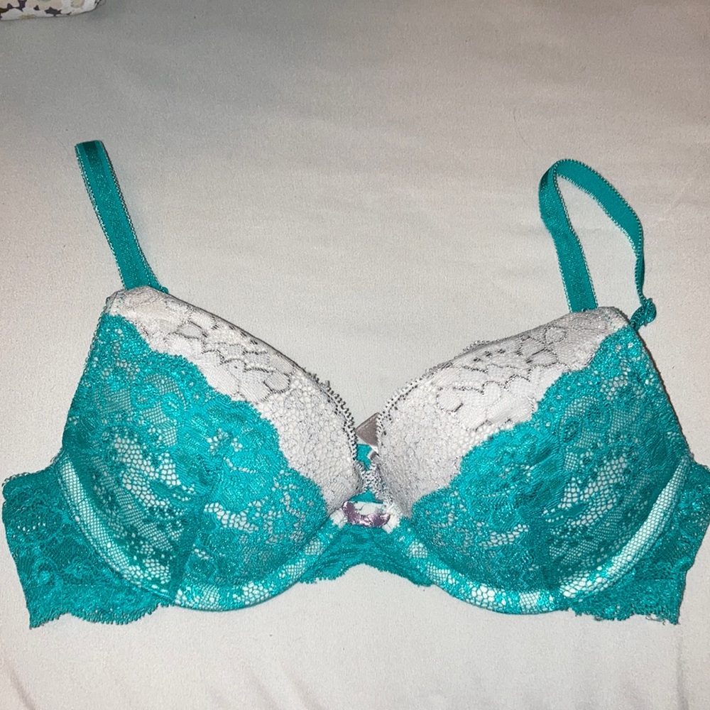 Women’s Victoria’s Secret Dream Angels all over lace push up plunge bra